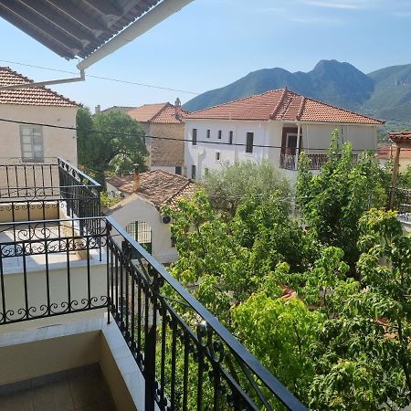 Apartment Theodoros Leonídion エクステリア 写真