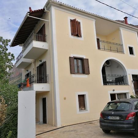 Apartment Theodoros Leonídion エクステリア 写真
