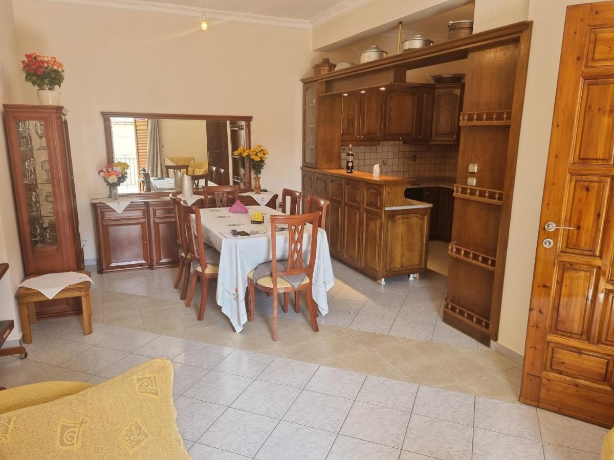 Apartment Theodoros Leonídion エクステリア 写真