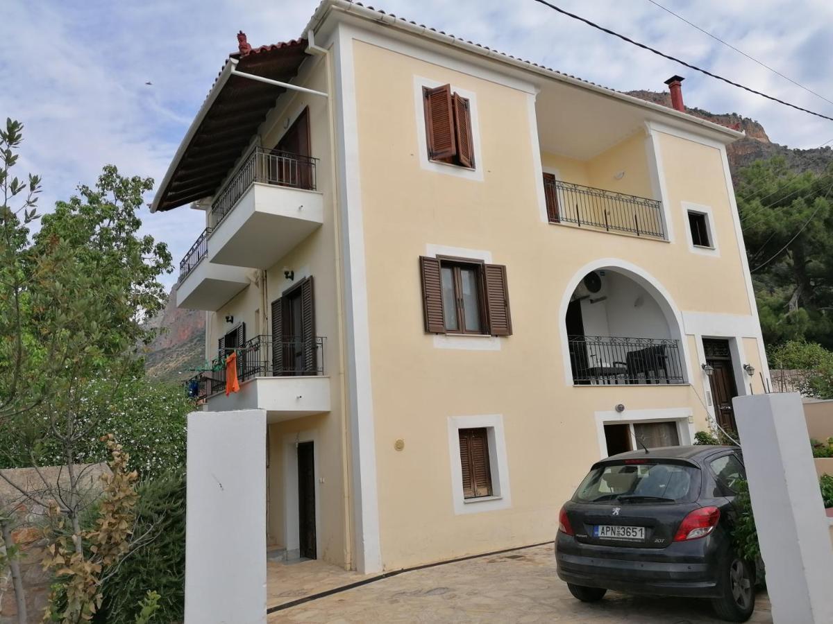 Apartment Theodoros Leonídion エクステリア 写真