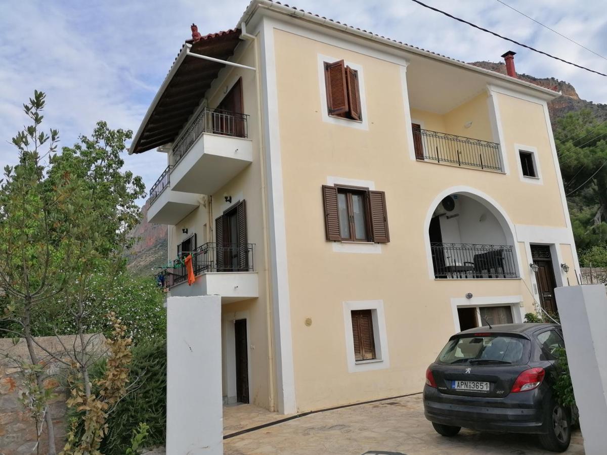 Apartment Theodoros Leonídion エクステリア 写真